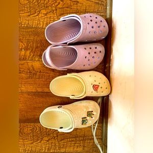 🩴 Girls’ Crocs Bundle – Size 2 🩴
